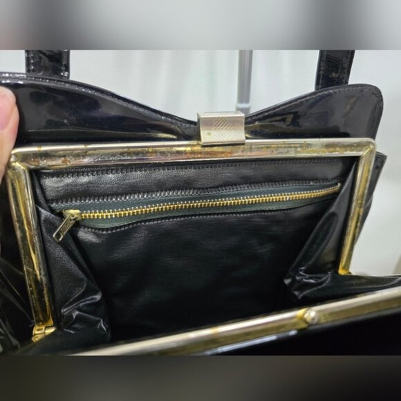 Black Patent Leather Handbag with Gold Chain Detail – Chic and Versatile - Picture 5 of 9